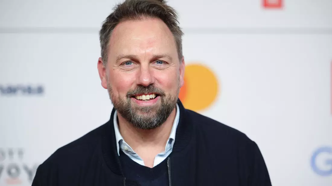 Moderator Steven Gätjen ist für die Erhaltung von Ausgehmöglichkeiten und fordert mehr Unterstützung für die Kultur. - Bild: Christian Charisius/dpa