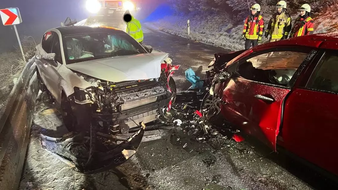 FW-PL: Ortsteil Eiringhausen - Verkehrsunfall sorgt für lange Sperrung - Bild: presseportal.de