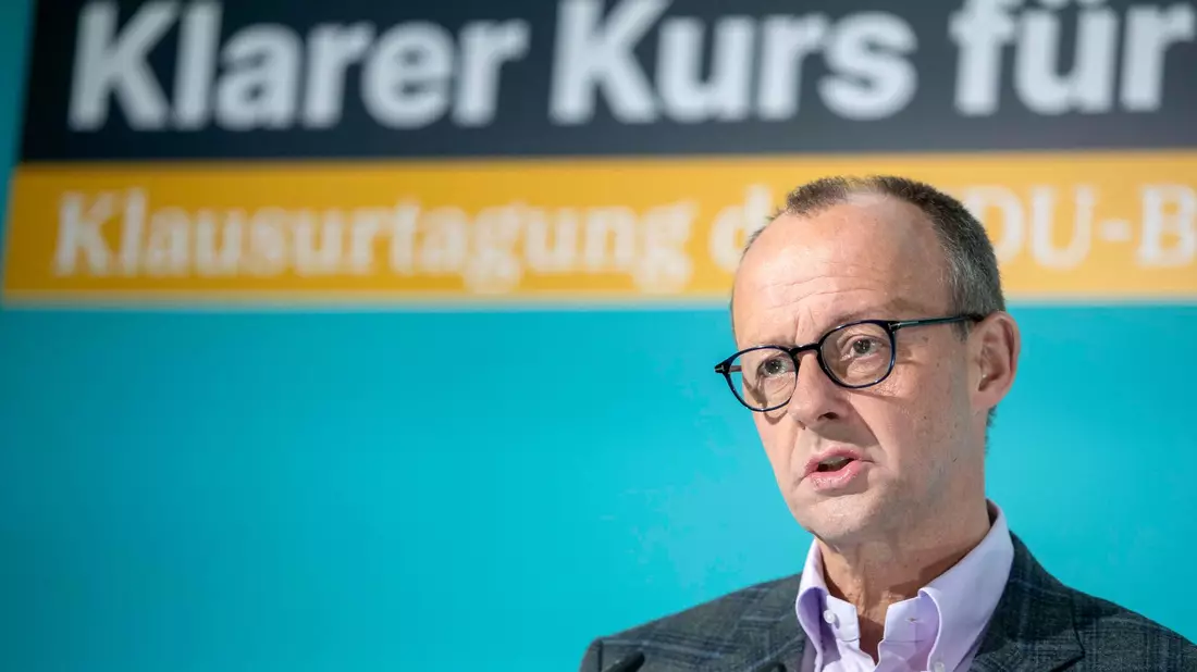 CDU-Parteichef Friedrich Merz grenzt die Partei gegen die konservative Werteunion ab. - Bild: Helmut Fricke/dpa