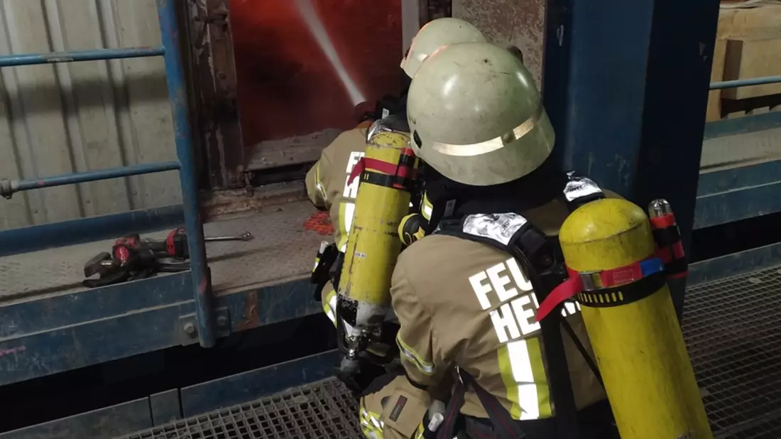 FW Helmstedt: Feuer in der Müllverbrennungsanlage Buschhaus - Bild: presseportal.de