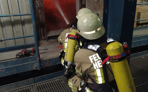 FW Helmstedt: Feuer in der Müllverbrennungsanlage Buschhaus - Foto: presseportal.de