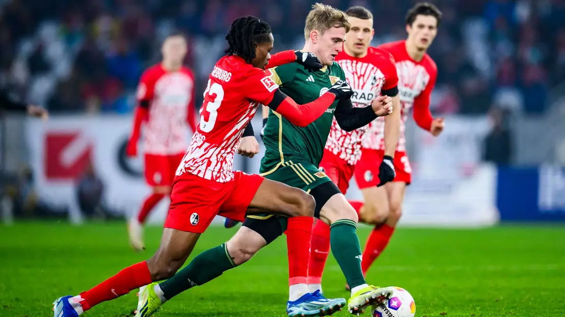 Der SC Freiburg (rote Trikots) und Union Berlin trennten sich torlos. - Bild: Tom Weller/dpa