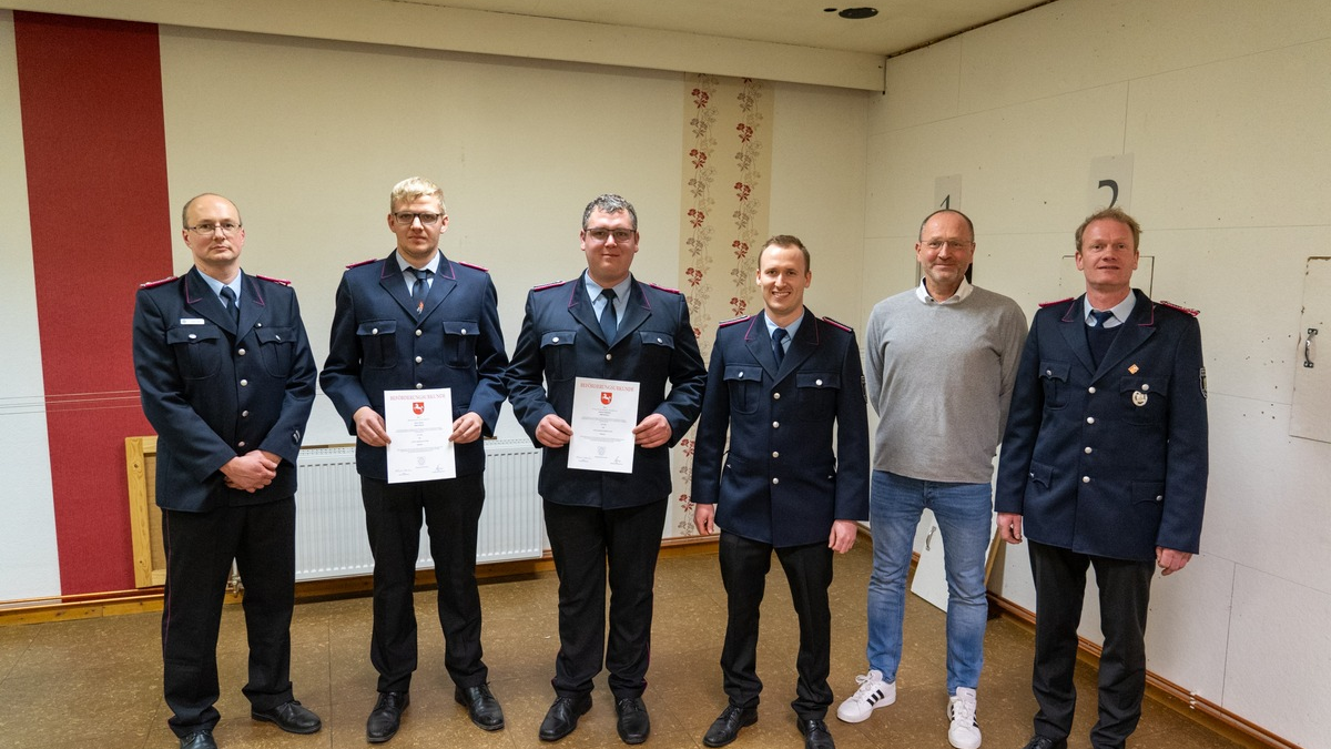 FW Flotwedel: Jahreshauptversammlung der Ortsfeuerwehr Oppershausen - Karl-Heinz Wedeking für 70-jährige Mitgliedschaft geehrt - Foto: presseportal.de