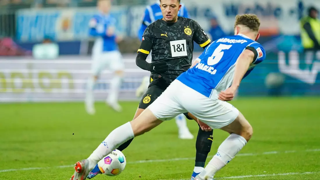 Legte bei seinem Comeback für den BVB direkt ein Tor auf: Jadon Sancho. - Bild: Uwe Anspach/dpa