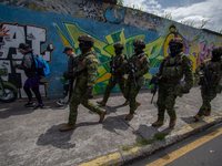Eliteteams der ecuadorianischen Streitkräfte führen Patrouillen und Durchsuchungen in konfliktträchtigen Sektoren der Hauptstadt Quito durch. - Foto: Juan Diego Montenegro/dpa