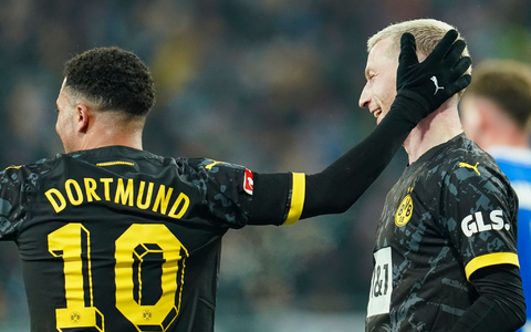 Dortmunds Torschütze Marco Reus (r) jubelt mit Jadon Sancho über das zweite BVB-Tor. - Foto: Uwe Anspach/dpa Dortmunds Torschütze Marco Reus (r) jubelt mit Jadon Sancho über das zweite BVB-Tor. - Foto: Uwe Anspach/dpa