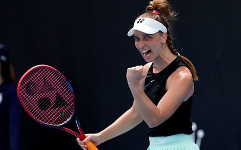 Tamara Korpatsch jubelt nach ihrem Erstrundensieg. - Foto: Alessandra Tarantino/AP/dpa