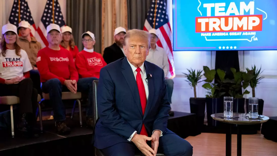 Der frühere US-Präsident und republikanische Präsidentschaftskandidat Donald Trump nimmt an einer virtuellen Kundgebung in Iowa teil. - Bild: Andrew Harnik/AP/dpa