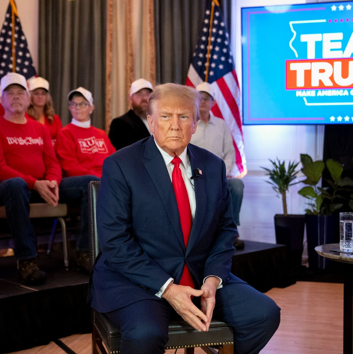 Der frühere US-Präsident und republikanische Präsidentschaftskandidat Donald Trump nimmt an einer virtuellen Kundgebung in Iowa teil. - Foto: Andrew Harnik/AP/dpa