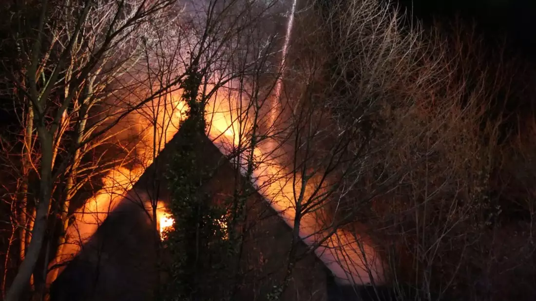 FW-DO: Feuer in einem leerstehenden Gebäude in Do-Derne - Bild: presseportal.de