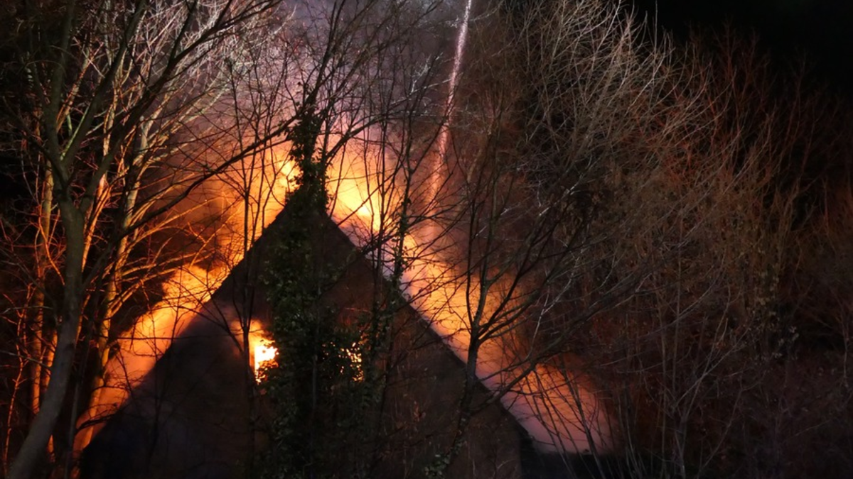 FW-DO: Feuer in einem leerstehenden Gebäude in Do-Derne - Foto: presseportal.de