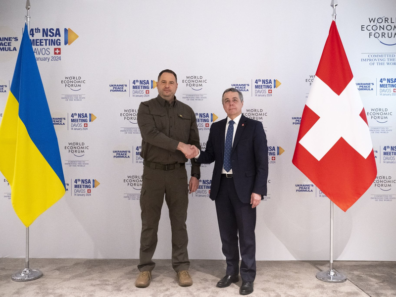 Einen Tag vor Beginn des Weltwirtschaftsforums (WEF) organisieren die Ukraine und die Schweiz in Davos eine Konferenz zu den ukrainischen Friedensplänen. - Foto: Gian Ehrenzeller/KEYSTONE/dpa