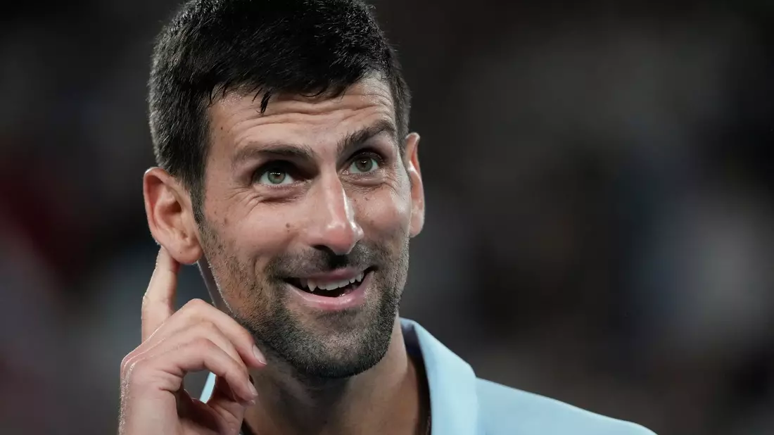 Steht in Melbourne in Runde zwei: Novak Djokovic. - Bild: Alessandra Tarantino/AP/dpa