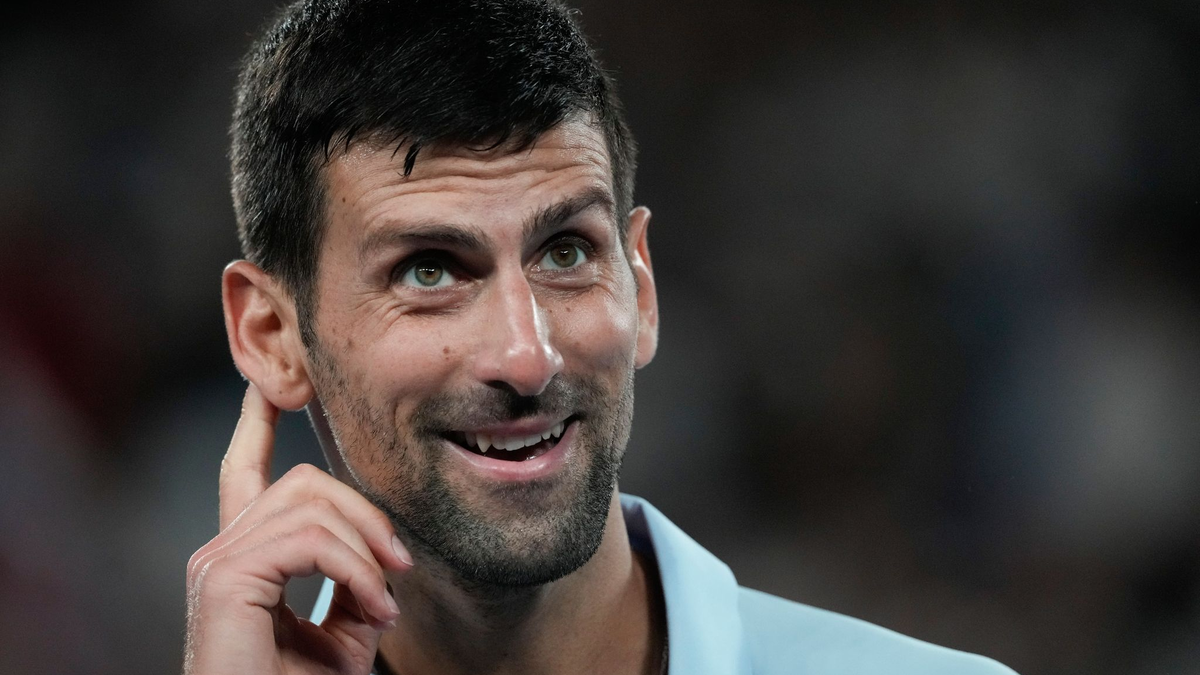 Steht in Melbourne in Runde zwei: Novak Djokovic. - Foto: Alessandra Tarantino/AP/dpa