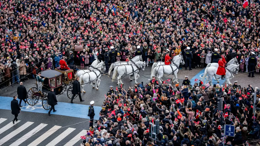 Dänemarks Königin Margrethe II. auf dem Weg zum Schloss Christiansborg. - Bild: Ida Marie Odgaard/Ritzau Scanpix Foto/AP/dpa