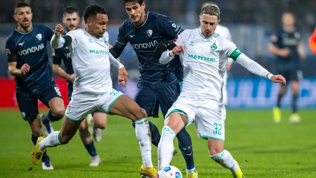 Der Vfl Bochum und der SV Werder Bremen trennten sich nach einem späten Bremer Ausgleichstreffer 1:1. - Bild: David Inderlied/dpa