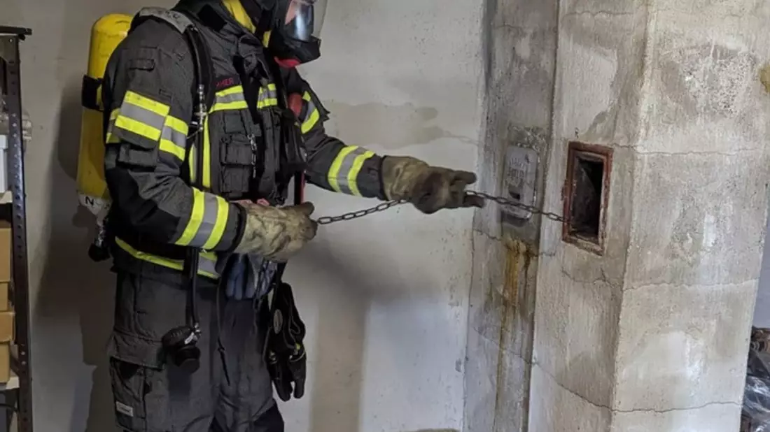 FW-WRN: FEUER_3 - LdF - LZ1 - brennt Dachstuhl - Bild: presseportal.de