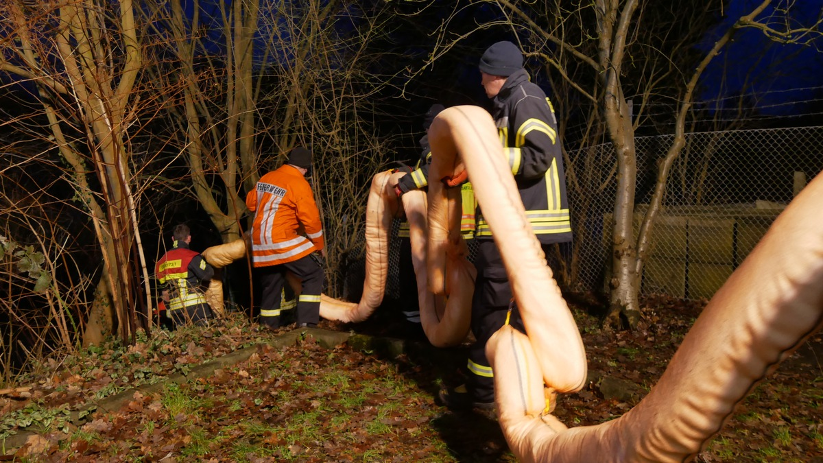 FW Celle: Öl auf Gewässer - Foto: presseportal.de