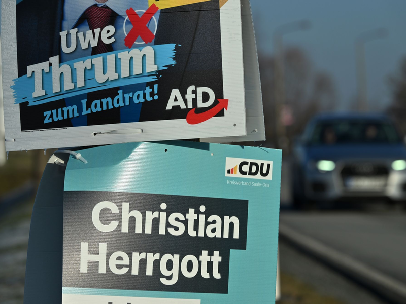 Gehen bei der Landratswahl im Saale-Orla-Kreis am 28. Januar in eine Stichwahl: AfD-Kandidat Uwe Thrum und CDU-Politiker Christian Herrgott. - Foto: Martin Schutt/dpa