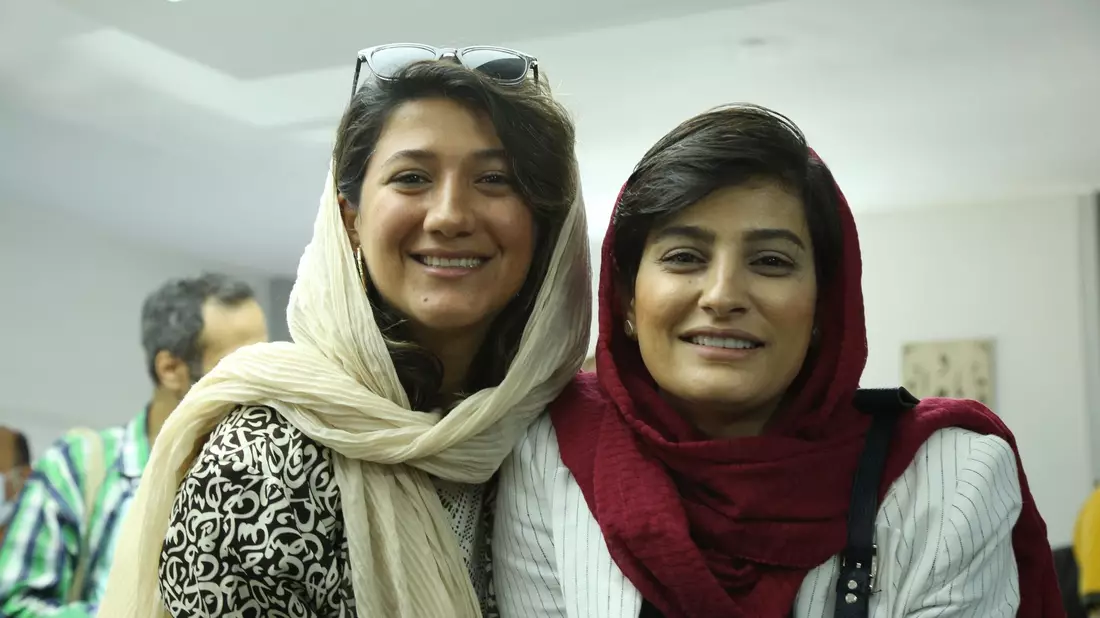 Sind freigelassen worden: Die Journalistinnen Nilufar Hamedi (l) und Elaheh Mohammadi (r). - Bild: Mehrdad Aladin/dpa