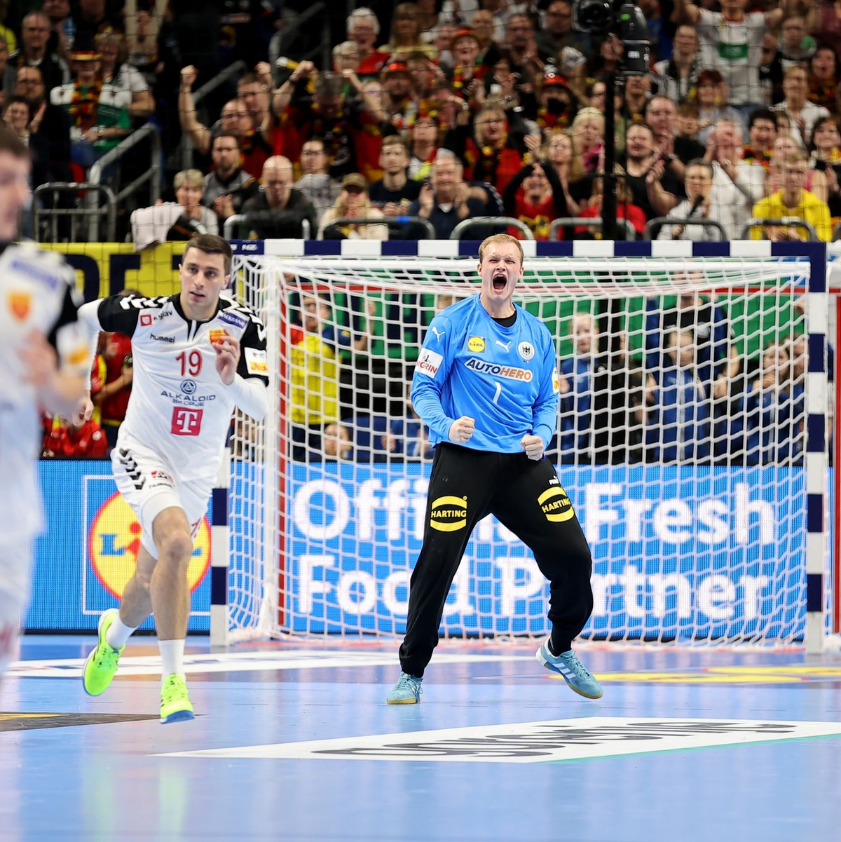 Deutschlands Torwart David Späth parierte gegen Nordmazedonien einige Bälle. - Foto: Andreas Gora/dpa