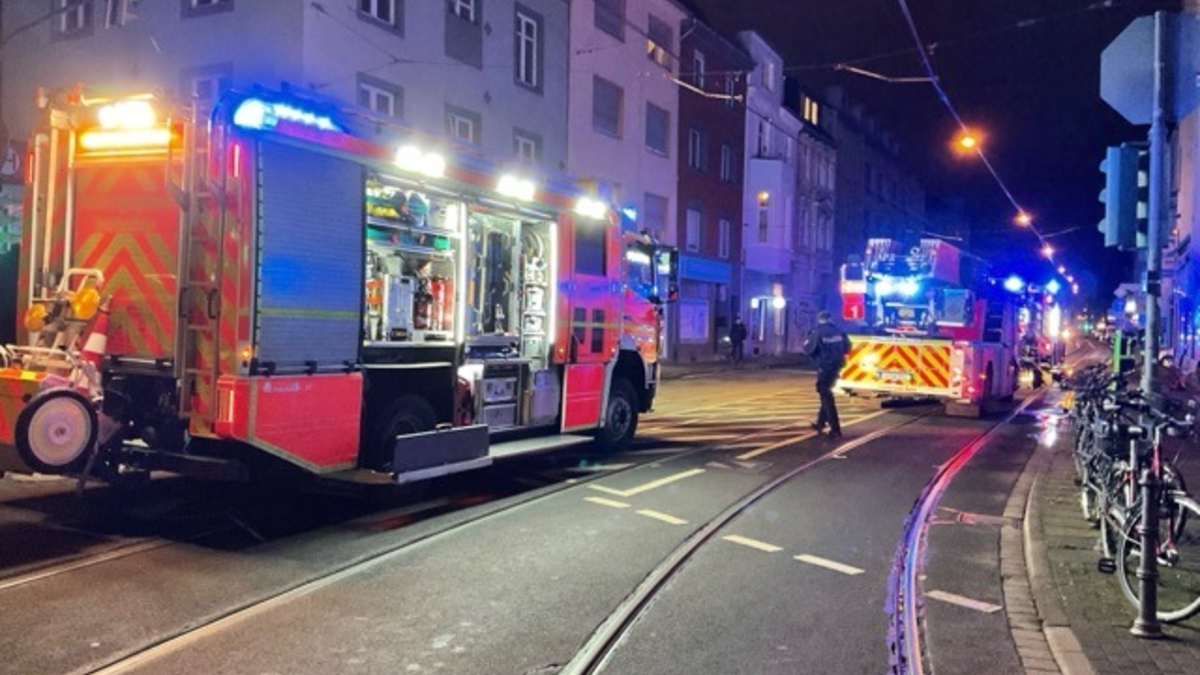 FW-BN: Brennende Mülltonnen in Innenhof - Foto: presseportal.de