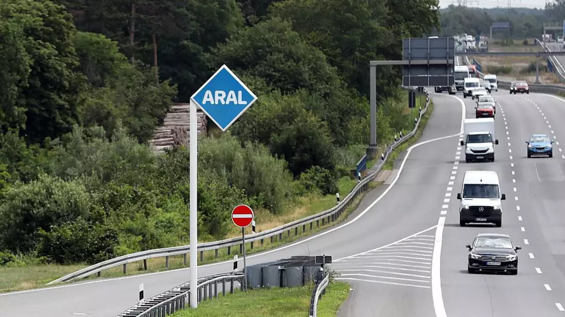 Aral-Tankstelle an einer Autobahn (Archiv) - Bild: über dts Nachrichtenagentur