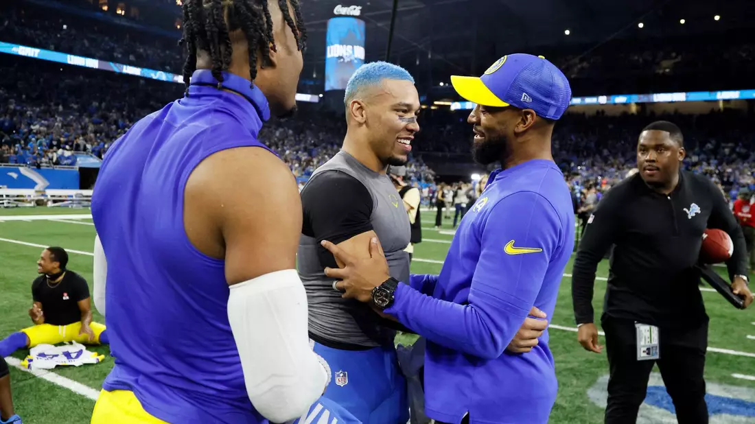 Amon-Ra St. Brown (M) von den Detroit Lions feiert den Sieg gegen die Los Angeles Rams. - Bild: Duane Burleson/AP/dpa