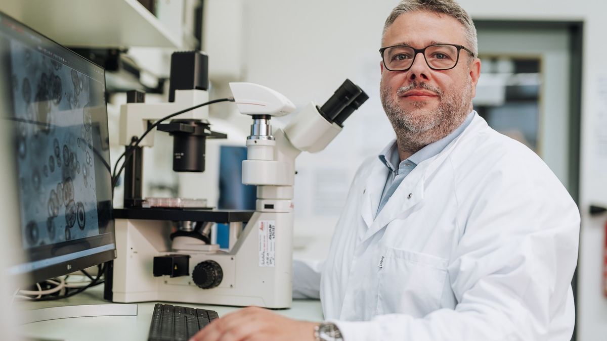 Krebsheilung in der Petrischale - Krebsforscher Dr. Christian Regenbrecht entwickelt Reverse Clinical Engineering® - Foto: presseportal.de