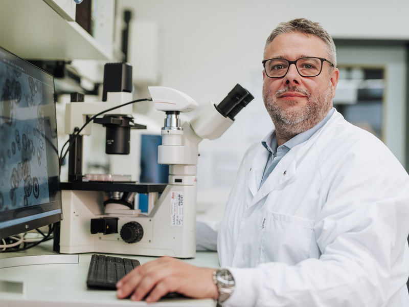 Krebsheilung in der Petrischale - Krebsforscher Dr. Christian Regenbrecht entwickelt Reverse Clinical Engineering® - Foto: presseportal.de