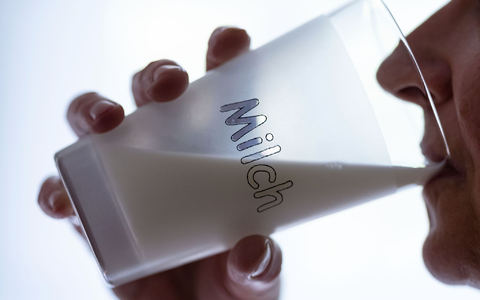 Der Milchpreis lag im November 29,1 Prozent unter dem aus dem Vorjahresmonat. - Foto: Peter Steffen/dpa