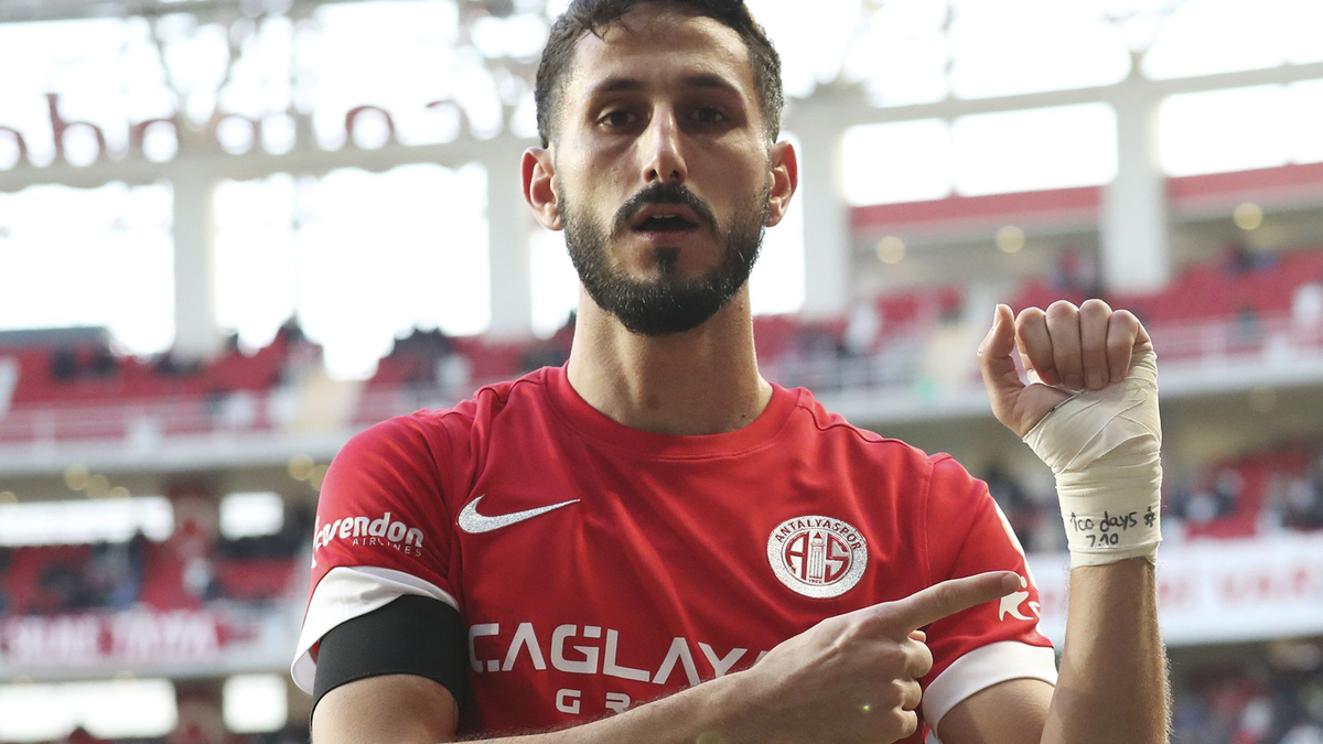 Der Israeli Sagiv Jehezkel erinnerte beim Torjubel an das Massaker der Hamas. - Foto: Uncredited/Depo Photos via ZUMA Press Wire/dpa