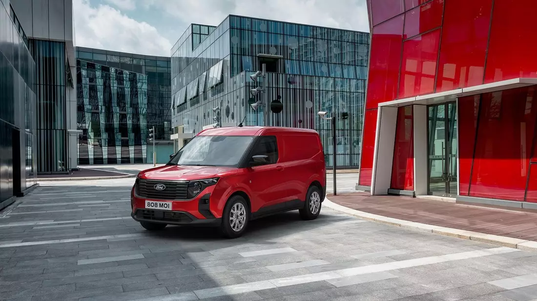 Der neue Ford Transit Courier: Außen kompakt, innen ein besonders leistungsfähiger, bestens vernetzter Raumriese - Bild: presseportal.de