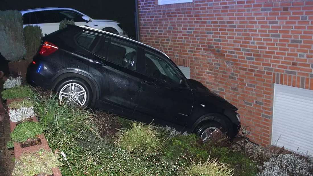 POL-COE: Olfen, Rechede/ Auto kommt von Fahrbahn ab - Bild: presseportal.de