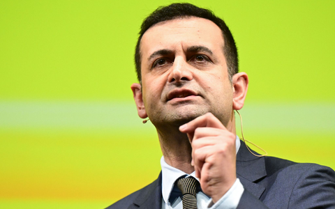 «Wir sind dagegen», sagt FDP-Generalsekretär Bijan Djir-Sarai über ein mögliches AfD-Verbotsverfahren. - Foto: Bernd Weißbrod/dpa
