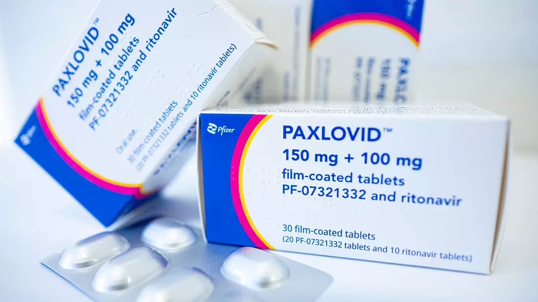 Mehrere Apotheken werden verdächtigt, das Corona-Medikament Paxlovid illegal weiterverkauft zu haben. - Bild: Fabian Sommer/dpa