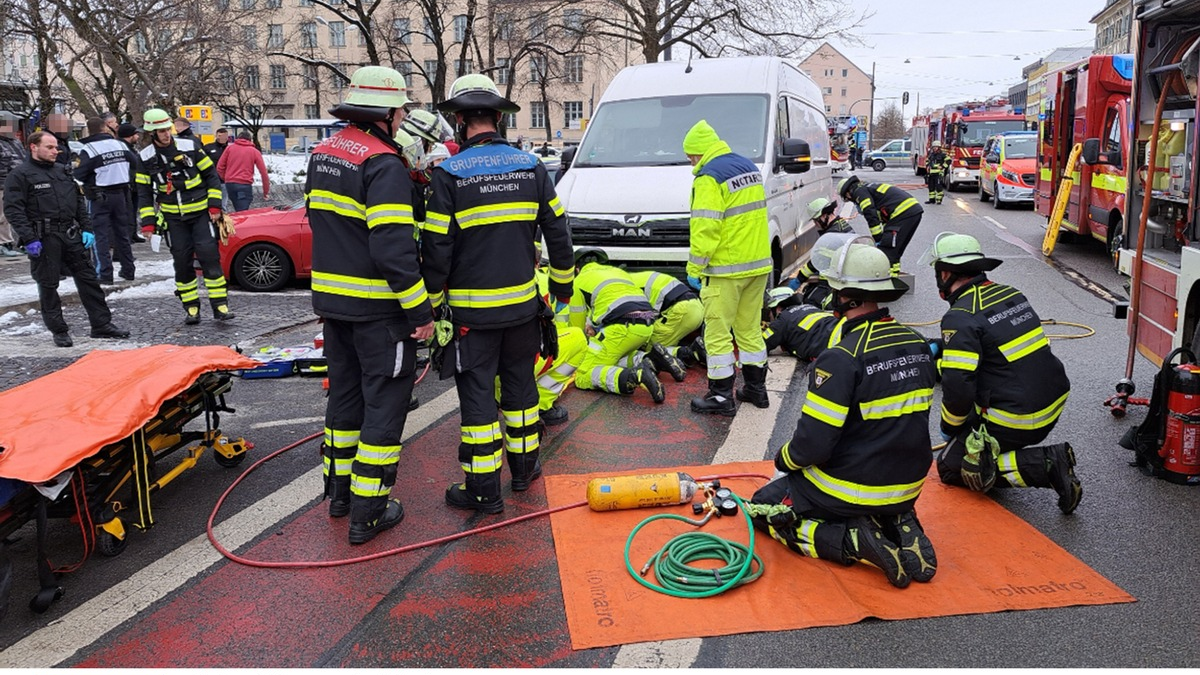 FW-M: Frau wird von Kleintransporter überrollt (Laim) - Foto: presseportal.de