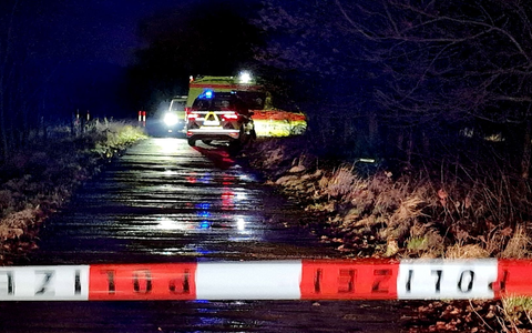 Polizei und SanitÀter am Fundort des toten Kindes im brandenburgischen Mittenwalde. - Foto: Cevin Dettlaff/dpa Polizei und SanitÀter am Fundort des toten Kindes im brandenburgischen Mittenwalde. - Foto: Cevin Dettlaff/dpa