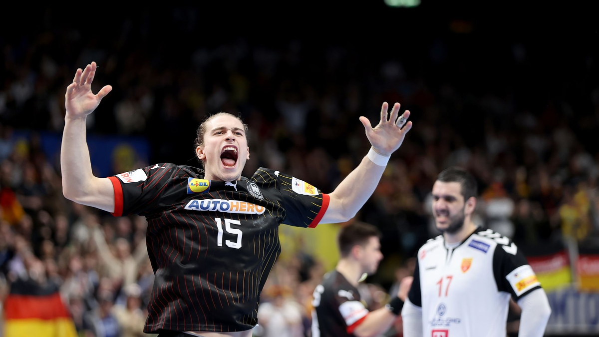 Deutschlands Juri Knorr jubelt beim Sieg gegen Nordmazedonien. - Foto: Andreas Gora/dpa