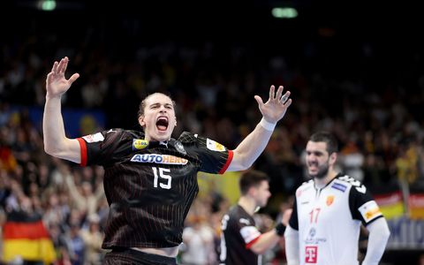 Deutschlands Juri Knorr jubelt beim Sieg gegen Nordmazedonien. - Foto: Andreas Gora/dpa