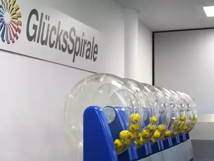 GlücksSpirale-Gewinner aus Niedersachsen kann sich 20 Jahre lang monatlich über je 10.000 Euro freuen - Foto: presseportal.de
