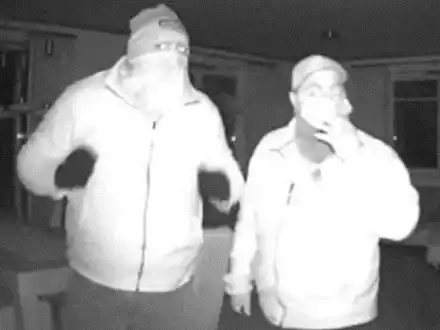 POL-CUX: Mitfahdungsersuchen der Polizei Rotenburg nach unbekannten Wohnungseinbrechern - Foto: presseportal.de
