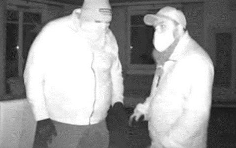 POL-STD: Öffentlichkeitsfahndung nach unbekannten Wohnungseinbrechern aus Sottrum, Einbrecher erbeuten hochwertiges Edelmetall in Buxtehuder Betrieb - Foto: presseportal.de