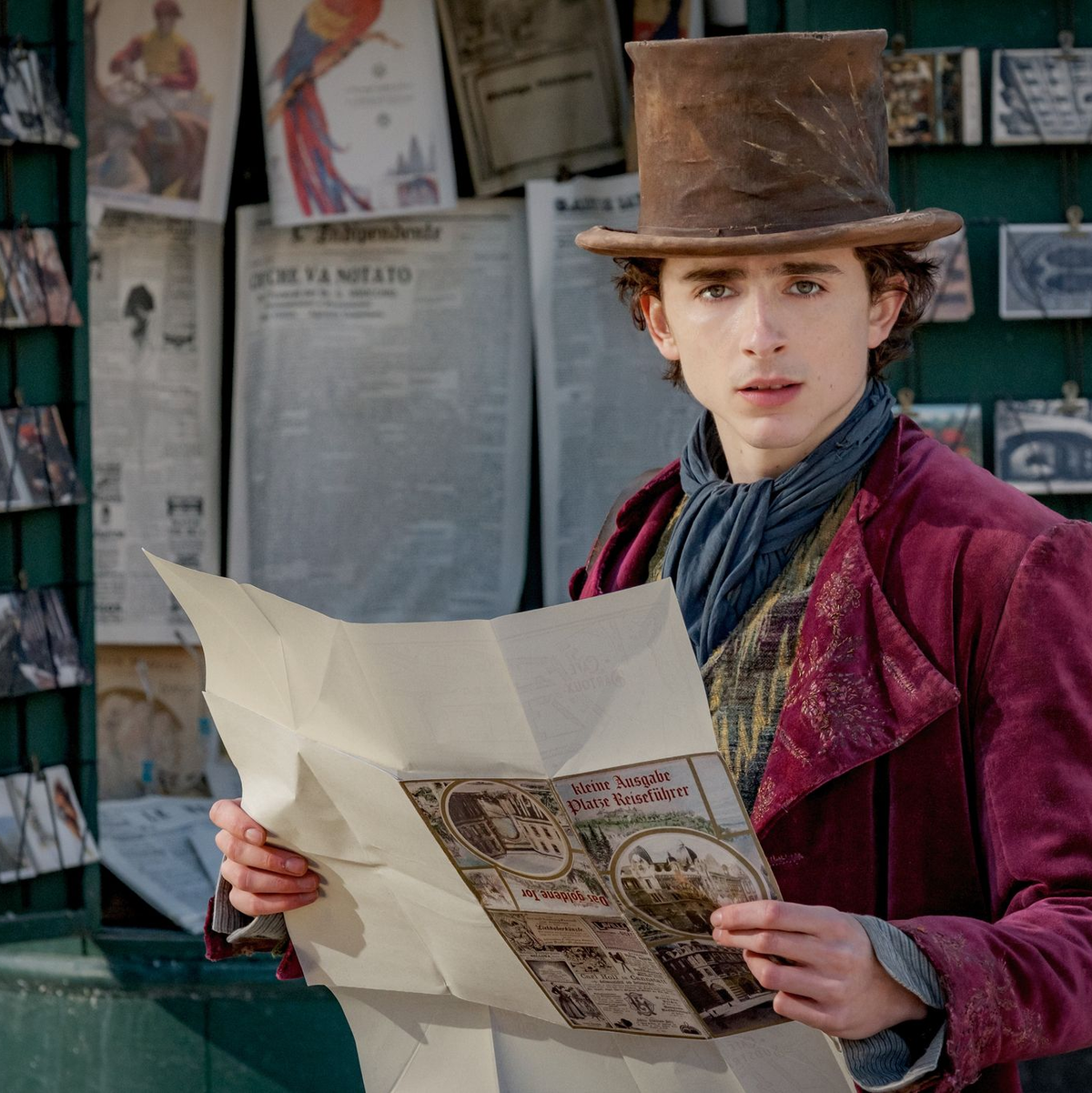 Timothée Chalamet als Willy Wonka in einer Szene des Films «Wonka». - Foto: Jaap Buittendijk/Warner Bros./dpa