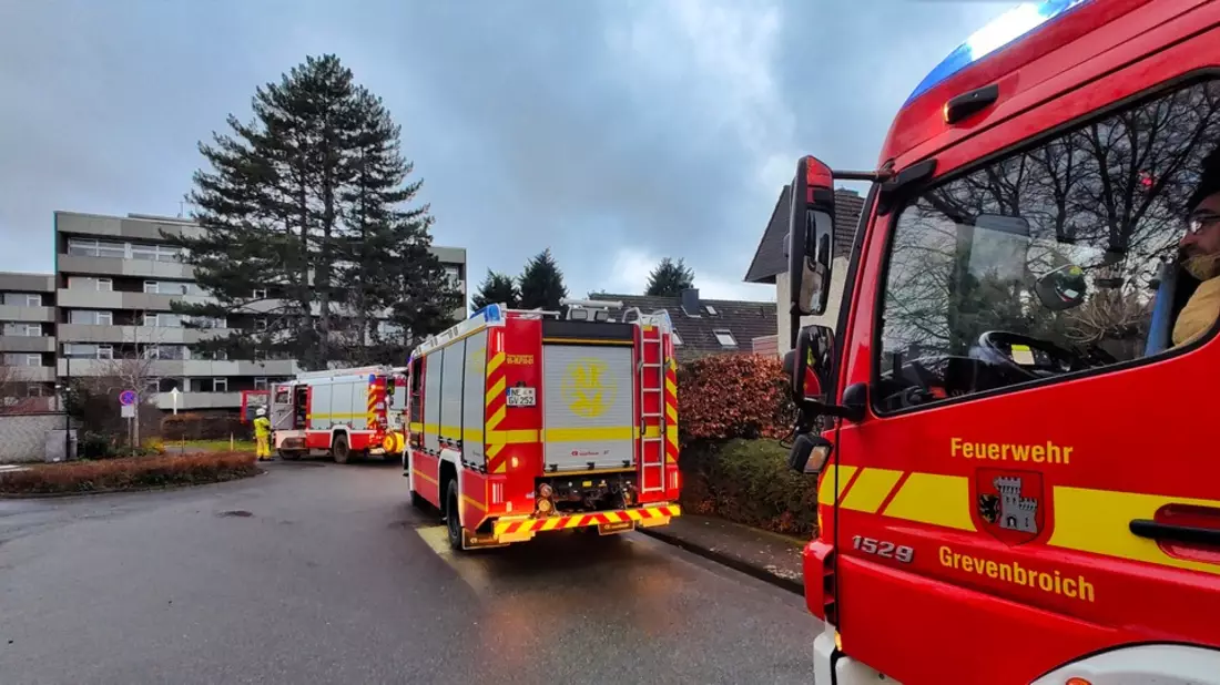 FW Grevenbroich: Sprühsahne löst Feuerwehreinsatz aus / Warnhinweise und Aufschrift alarmierten Finder - Bild: presseportal.de