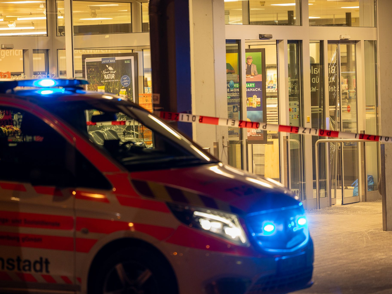 Im südhessischen Mörfelden-Walldorf wurde eine Frau wurde in einem Supermarkt erschossen. - Foto: 5vision.News/dpa