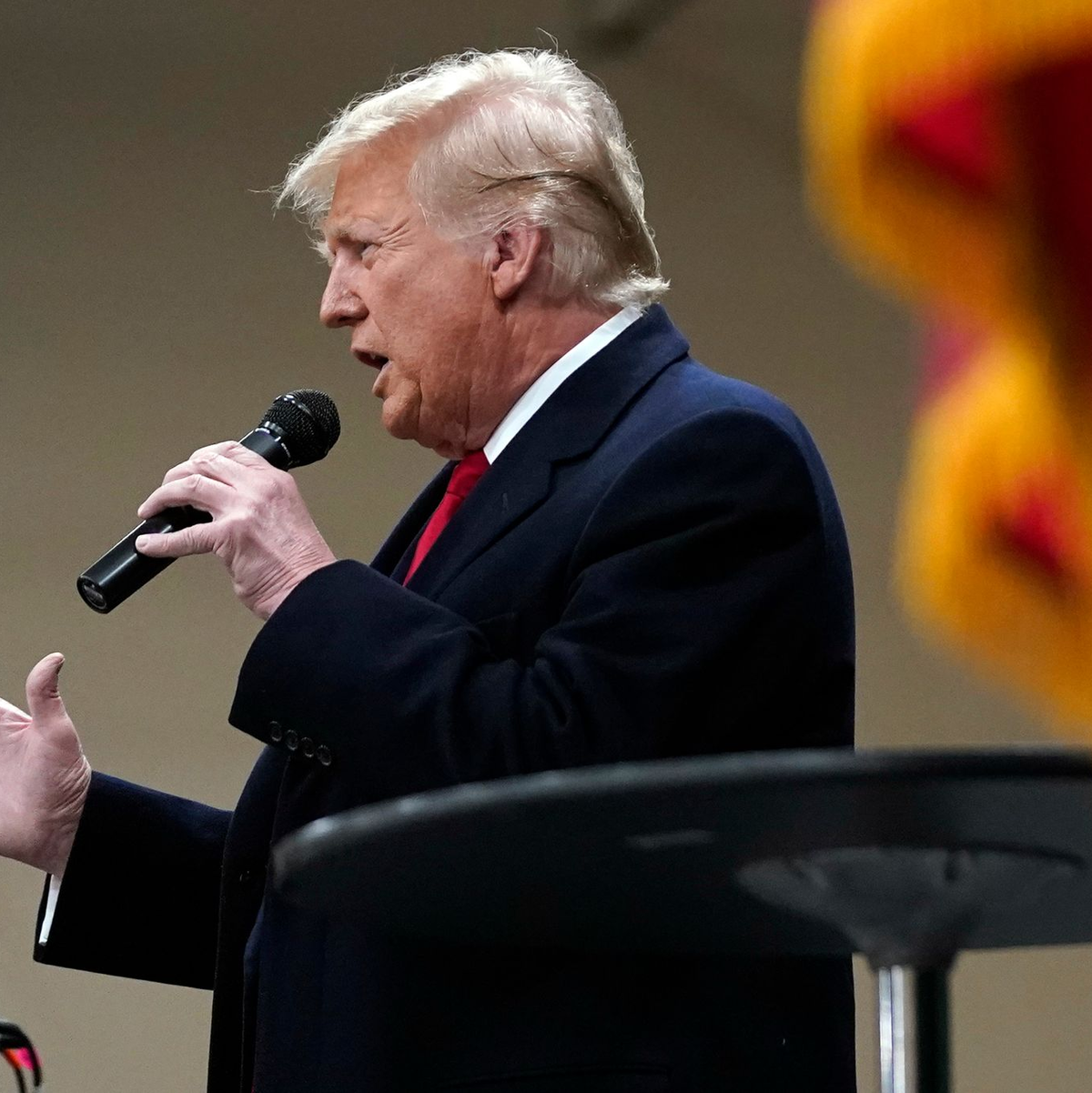 Die Vorwahl der Republikaner im Bundesstaat Iowa hat das spannungsgeladene US-Wahljahr eingeläutet. Bei der ersten Vorwahl der Republikaner um die US-Präsidentschaftskandidatur der Partei hat der frühere Präsident Donald Trump einen Sieg eingefahren. - Foto: Andrew Harnik/AP