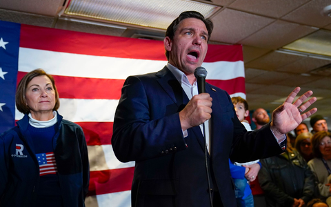 Wenig überraschend fuhr Trump bei der ersten Vorwahl der Republikaner um die US-Präsidentschaftskandidatur einen Sieg ein. Vielmehr war die Frage, wer sich den zweiten Platz sichert. Nun ist klar: Es ist Ron DeSantis. - Foto: Pablo Martinez Monsivais/AP/dpa