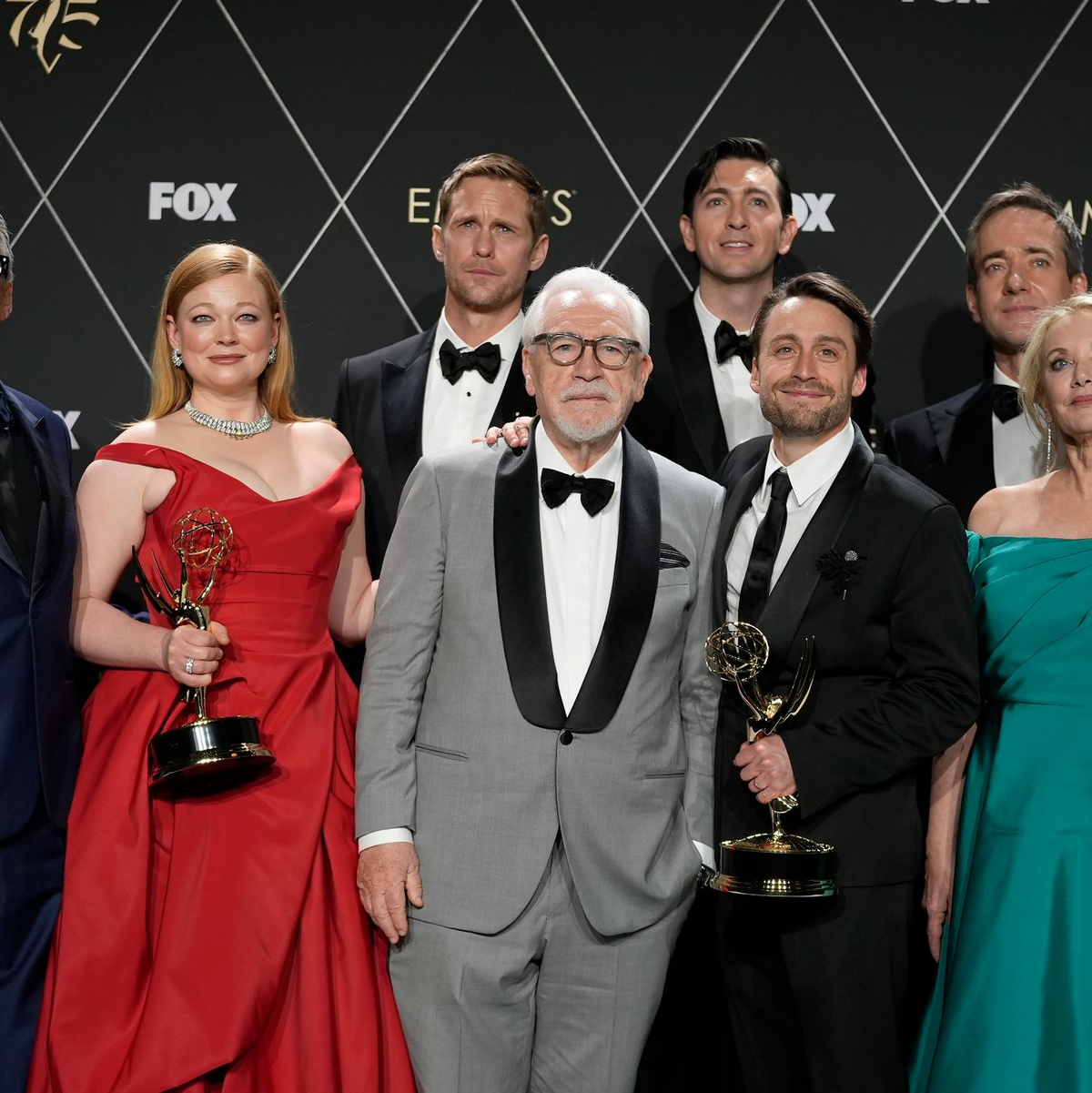 Alan Ruck (l-r), Sarah Snook, Alexander Skarsgard, Brian Cox, Nicholas Braun, Kieran Culkin, Matthew Macfayden und J. Smith-Cameron wurden für «Succession» ausgezeichnet. - Foto: Ashley Landis/AP