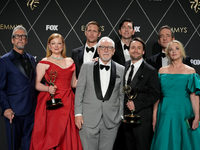 Alan Ruck (l-r), Sarah Snook, Alexander Skarsgard, Brian Cox, Nicholas Braun, Kieran Culkin, Matthew Macfayden und J. Smith-Cameron wurden für «Succession» ausgezeichnet. - Foto: Ashley Landis/AP